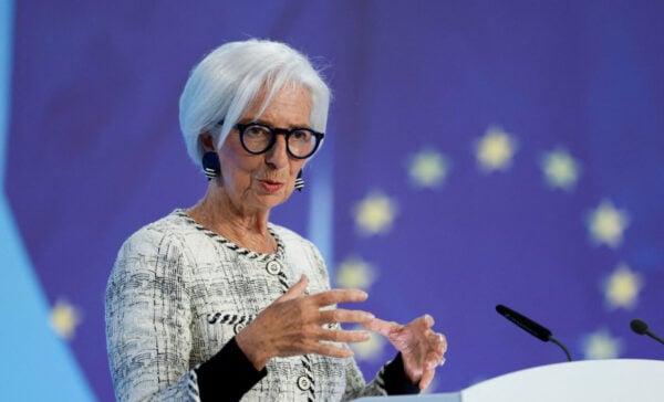 ΕΚΤ: Διατήρησε αμετάβλητα τα επιτόκια – Συγκρατημένα απαισιόδοξη η Λαγκάρντ