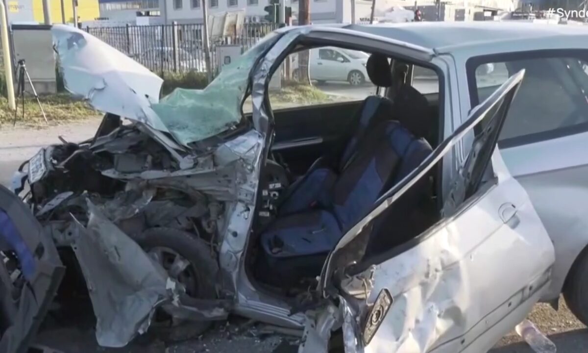 Θεσσαλονίκη: Στο νοσοκομείο 45χρονη μετά από τροχαίο με φορτηγό – Άμορφη μάζα το αυτοκίνητό της